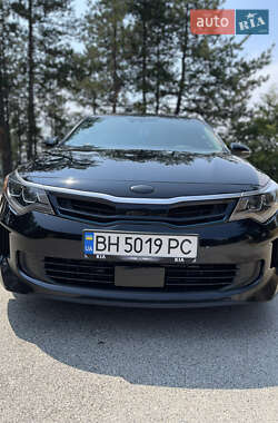 Седан Kia Optima 2017 в Киеве