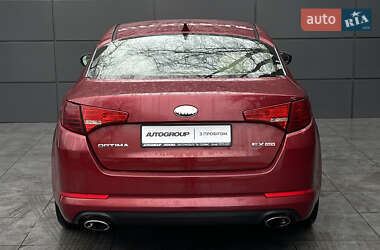 Седан Kia Optima 2013 в 
