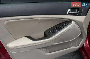 Седан Kia Optima 2013 в 
