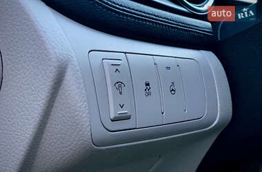 Седан Kia Optima 2012 в 