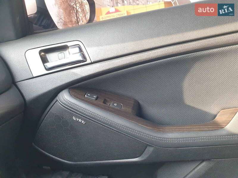 Седан Kia Optima 2013 в Черкасах