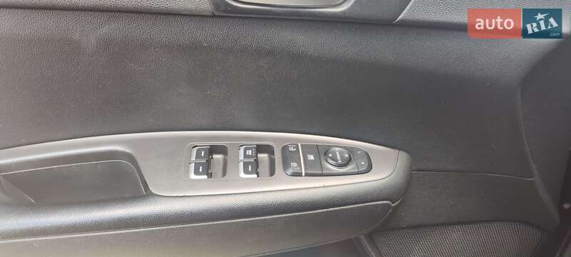 Седан Kia Optima 2016 в Хмельницком