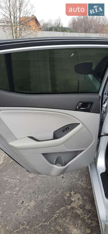 Седан Kia Optima 2015 в Обухове