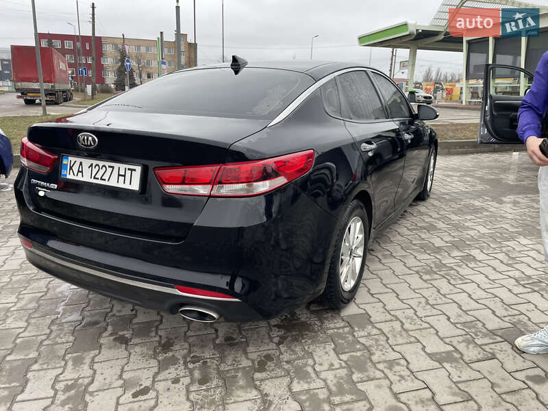 Седан Kia Optima 2016 в Киеве