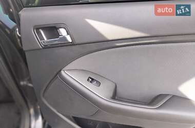 Седан Kia Optima 2013 в 