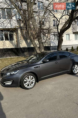 Седан Kia Optima 2011 в Обухове