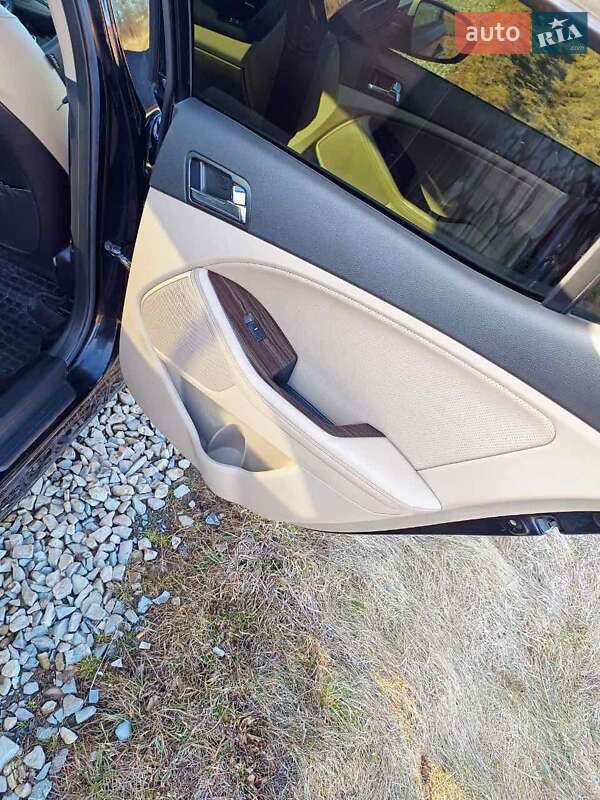 Седан Kia Optima 2012 в Ивано-Франковске