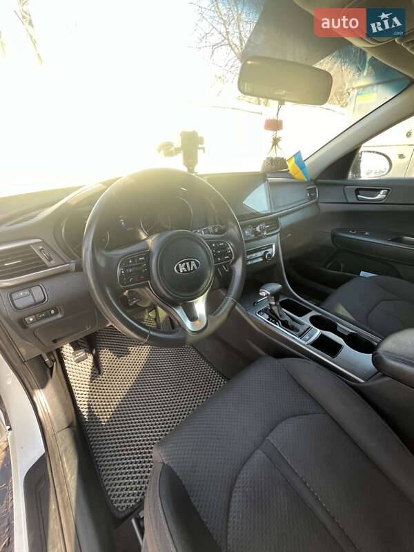 Седан Kia Optima 2016 в Полтаве