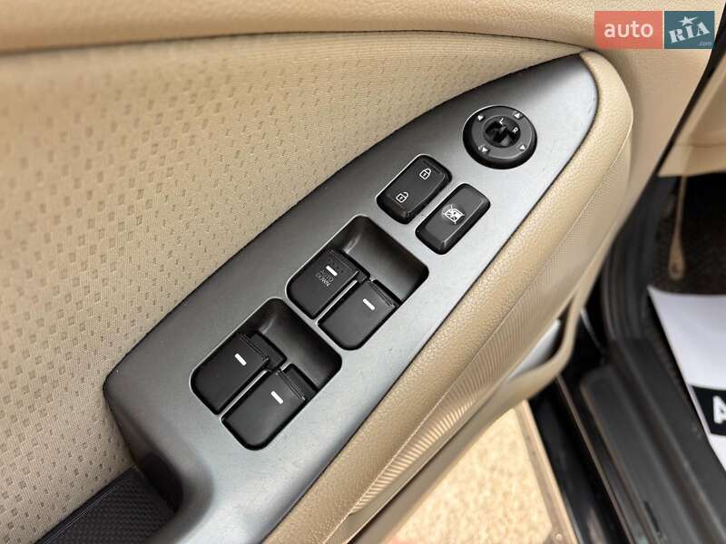 Седан Kia Optima 2013 в Запорожье