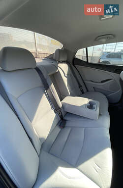 Седан Kia Optima 2014 в 