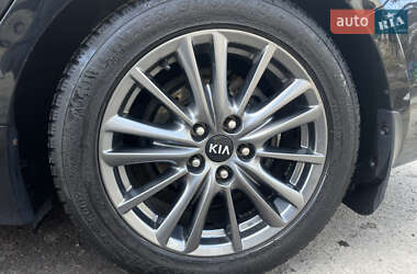 Седан Kia Optima 2011 в 
