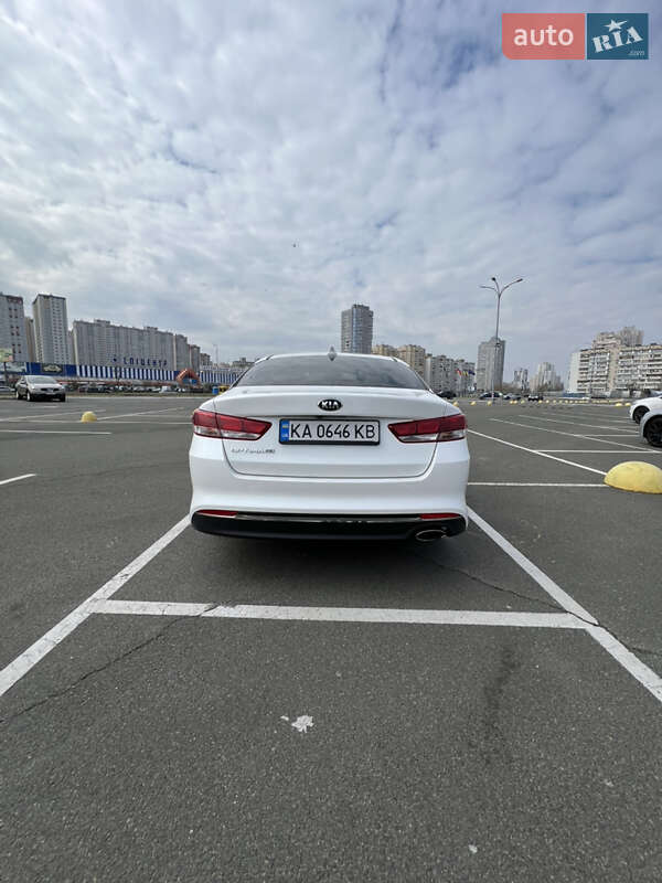 Седан Kia Optima 2016 в Киеве