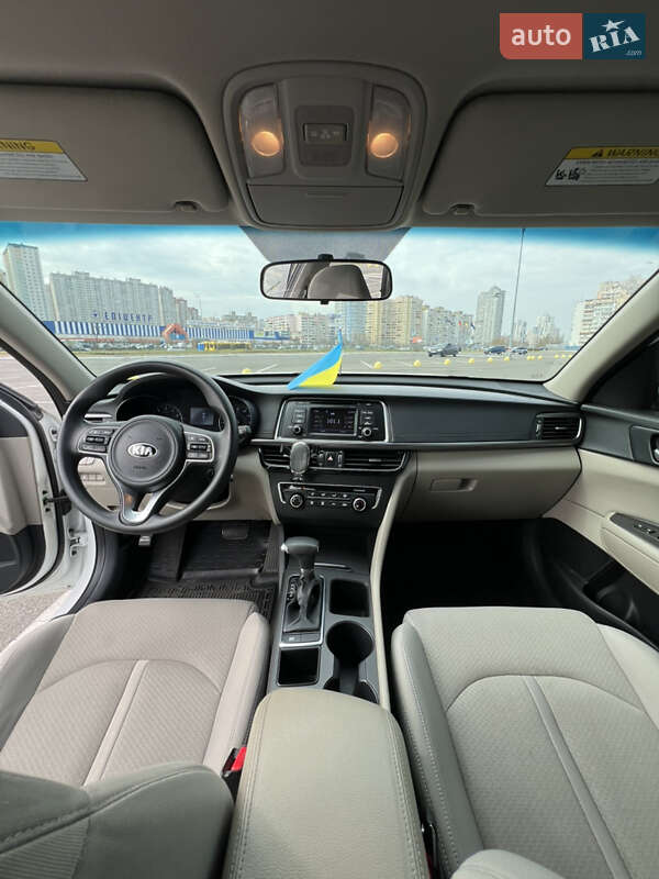 Седан Kia Optima 2016 в Киеве