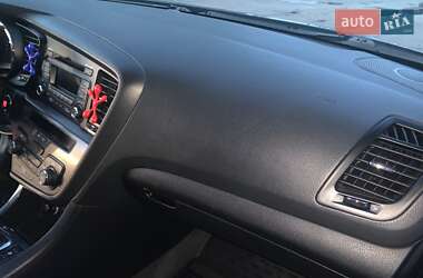 Седан Kia Optima 2012 в 