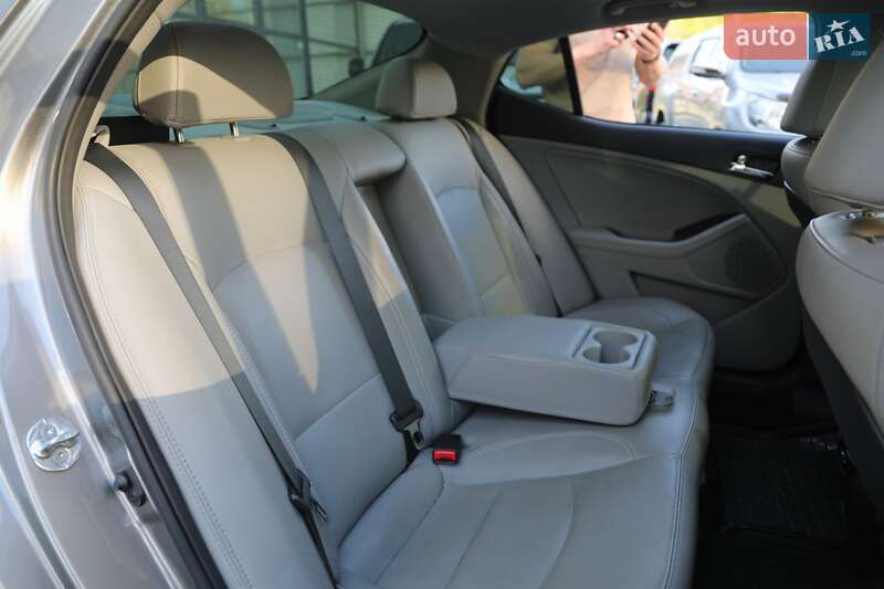 Седан Kia Optima 2012 в Харкові