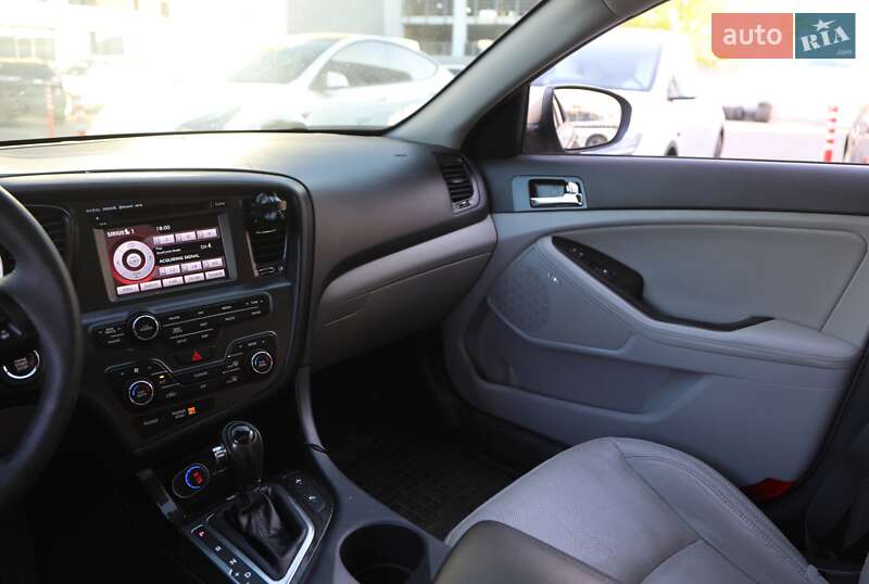 Седан Kia Optima 2012 в Харкові
