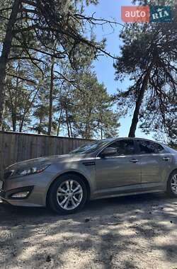 Седан Kia Optima 2013 в Гадяче