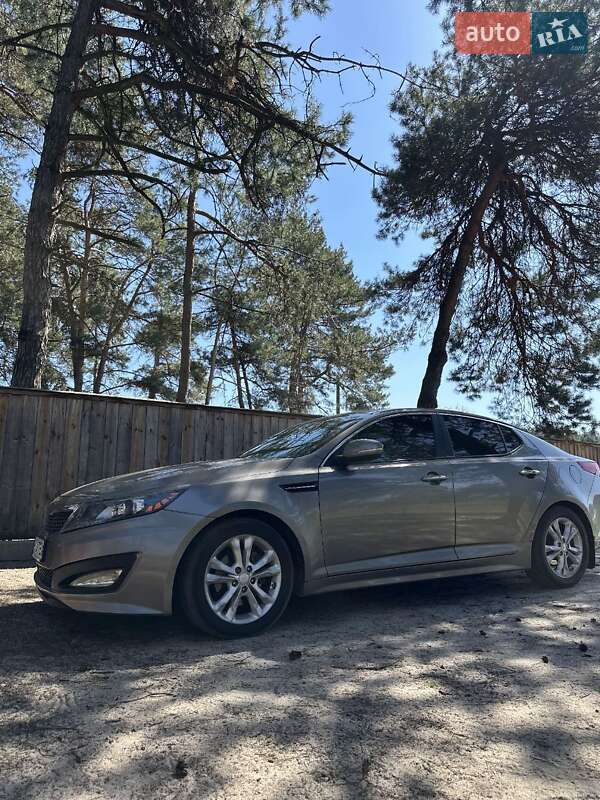 Седан Kia Optima 2013 в Гадяче