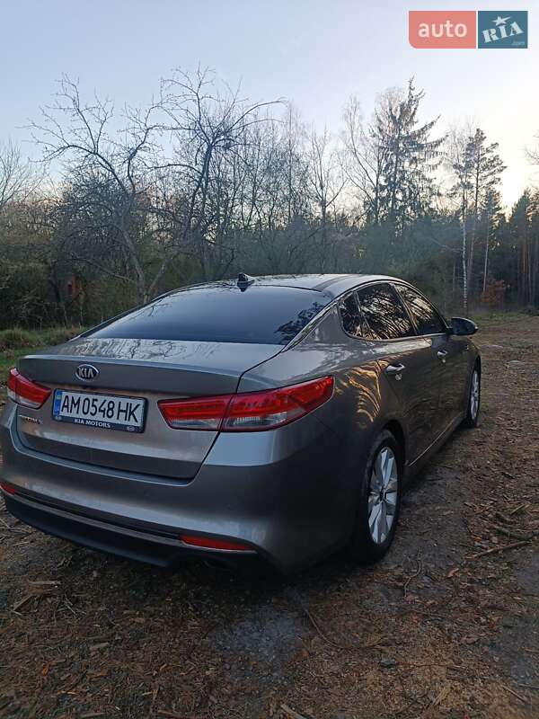 Седан Kia Optima 2016 в Полонному