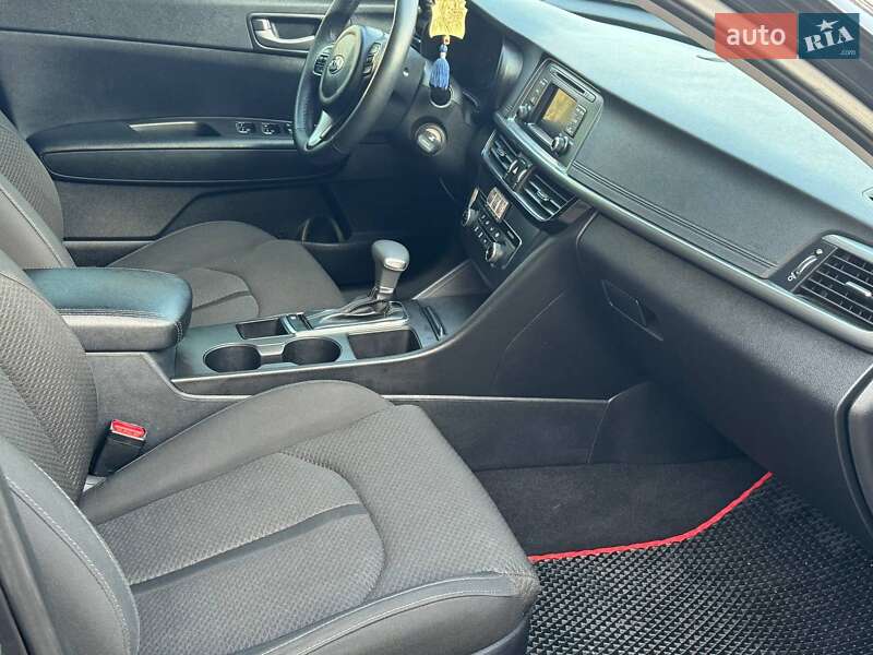 Седан Kia Optima 2016 в Черкасах