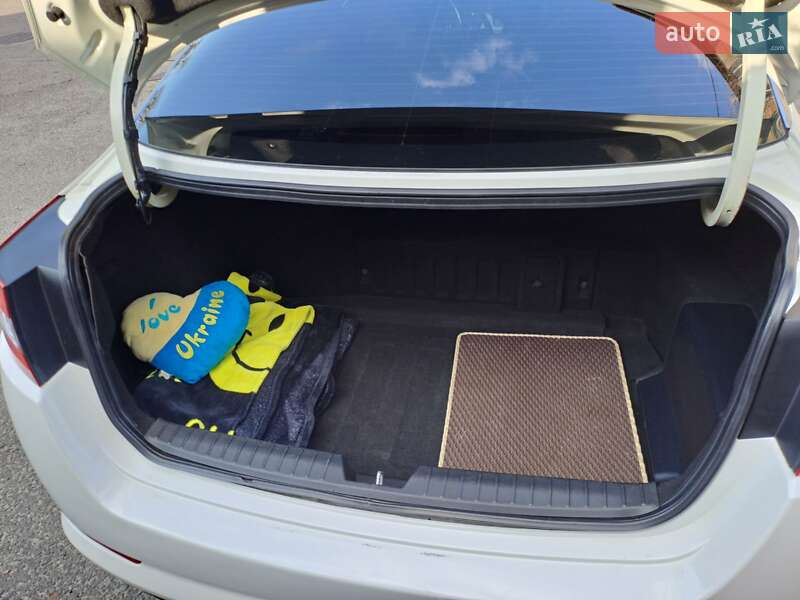 Седан Kia Optima 2012 в Дніпрі