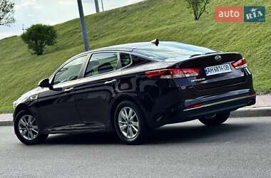 Седан Kia Optima 2016 в 