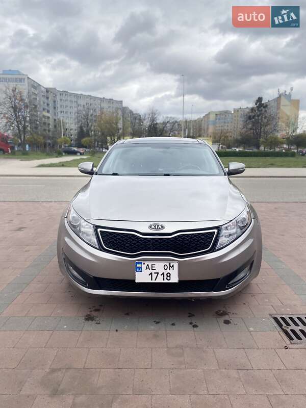 Седан Kia Optima 2011 в 