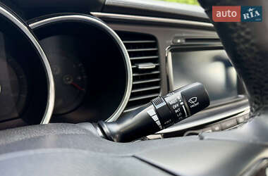 Седан Kia Optima 2013 в 