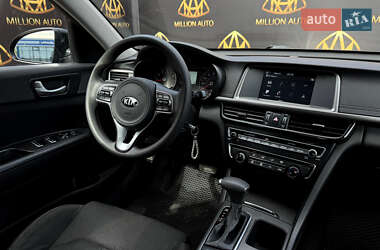 Седан Kia Optima 2018 в 