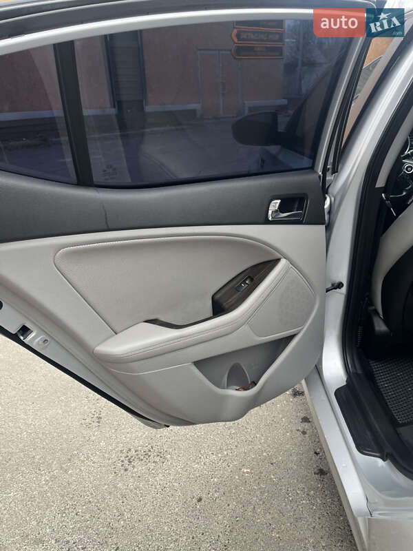 Седан Kia Optima 2014 в Харькове