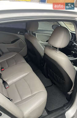 Седан Kia Optima 2014 в 