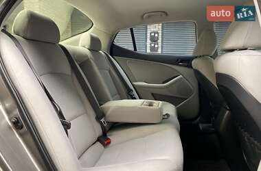 Седан Kia Optima 2014 в 