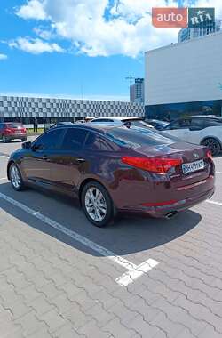 Седан Kia Optima 2012 в 
