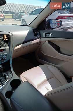 Седан Kia Optima 2012 в 