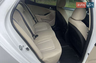Седан Kia Optima 2011 в 