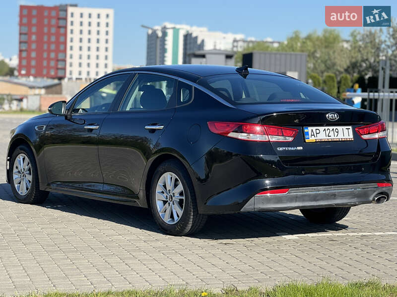 Седан Kia Optima 2017 в Львове