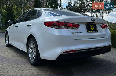 Седан Kia Optima 2016 в 