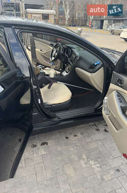 Седан Kia Optima 2014 в 