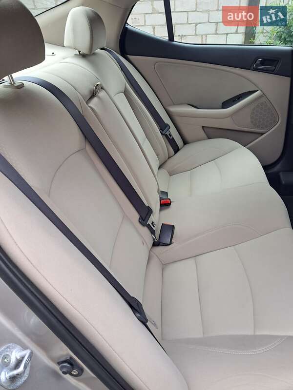 Седан Kia Optima 2014 в Луцке