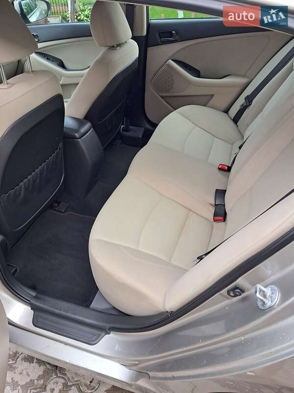 Седан Kia Optima 2014 в Луцке