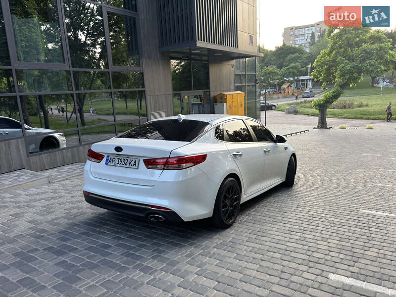 Седан Kia Optima 2016 в Запоріжжі