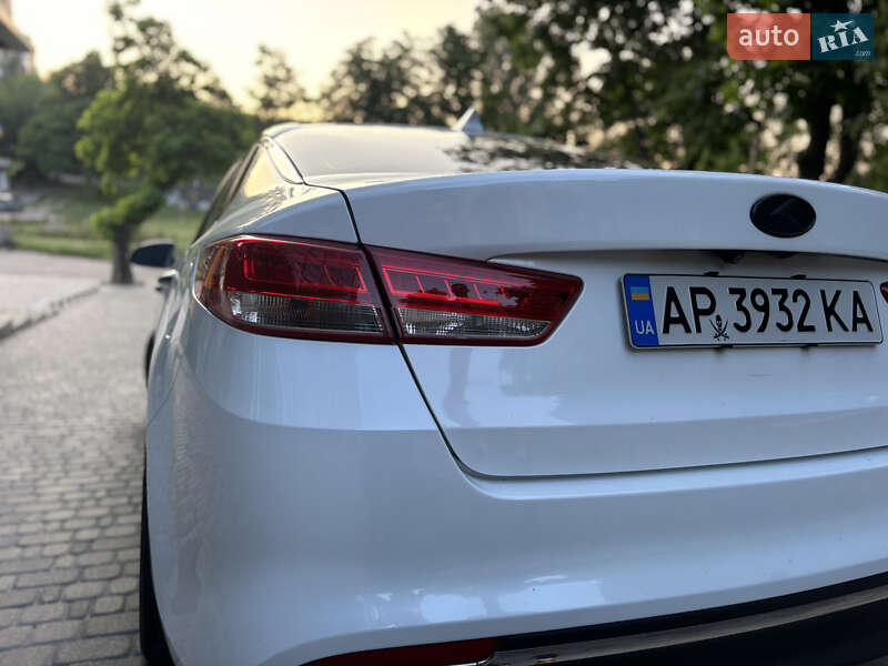 Седан Kia Optima 2016 в Запоріжжі