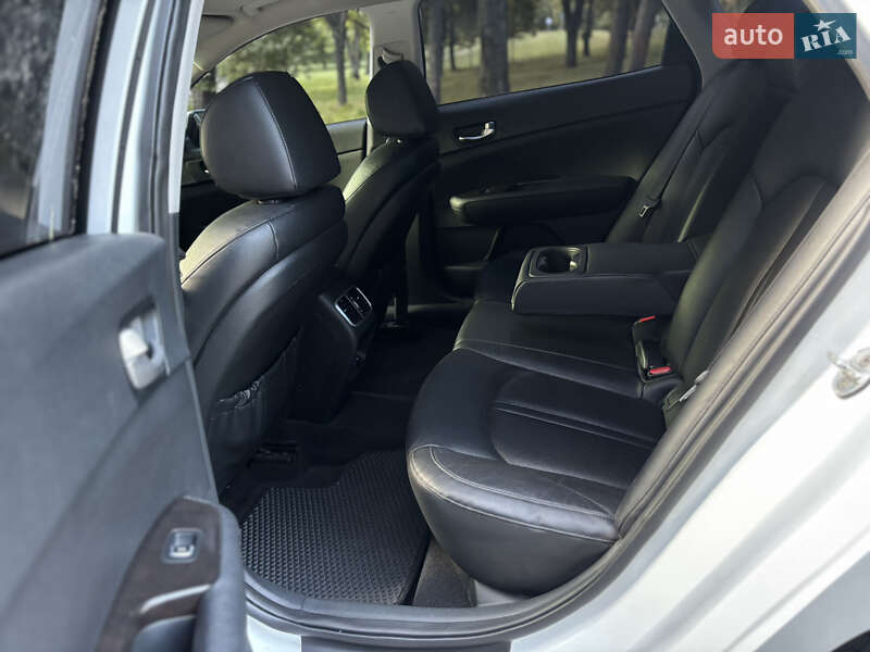 Седан Kia Optima 2016 в Запоріжжі