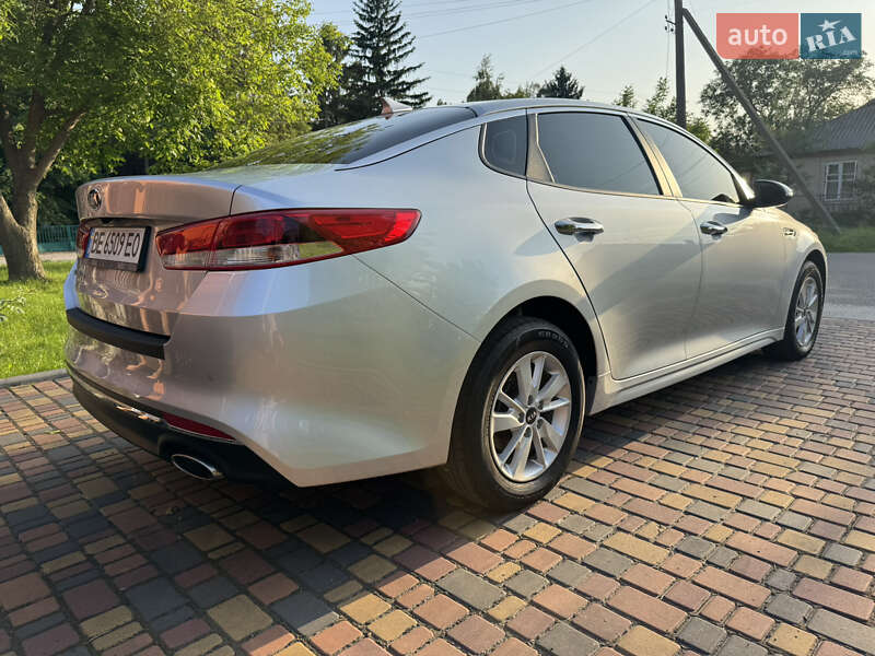 Седан Kia Optima 2017 в Умані