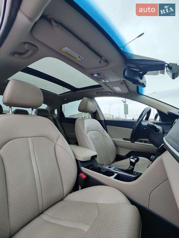 Седан Kia Optima 2017 в Львове
