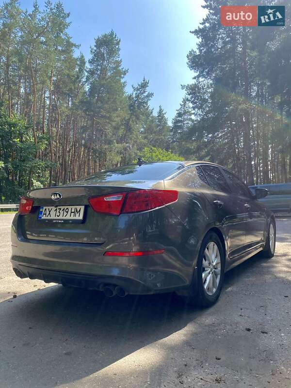 Седан Kia Optima 2014 в Краснограді