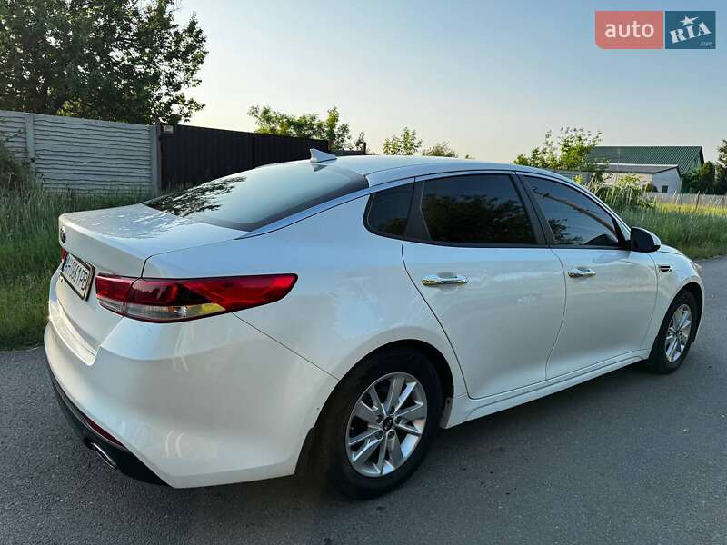 Седан Kia Optima 2016 в Днепре