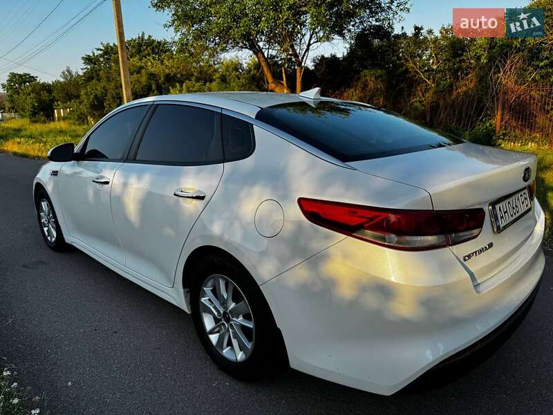 Седан Kia Optima 2016 в Днепре