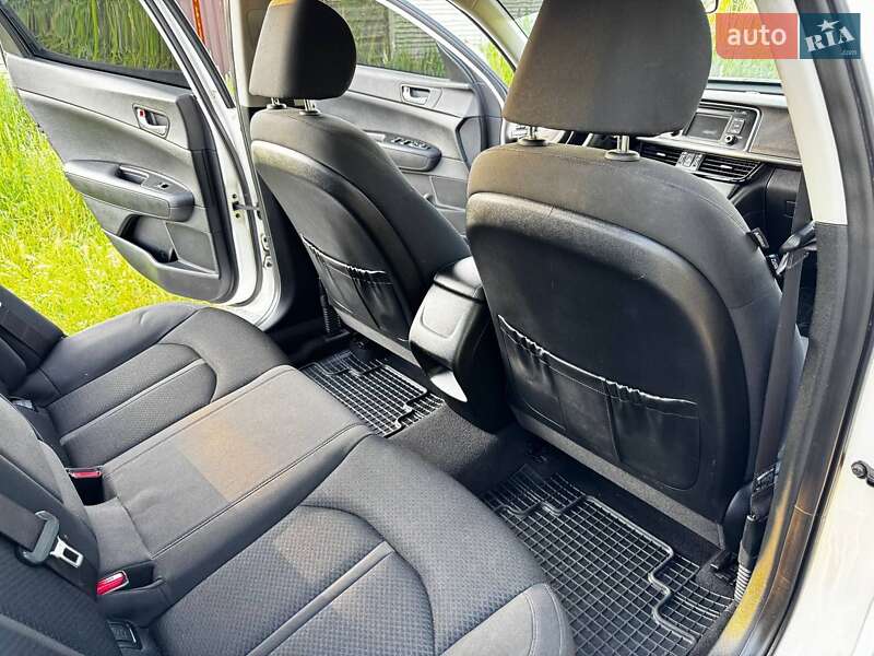 Седан Kia Optima 2016 в Днепре