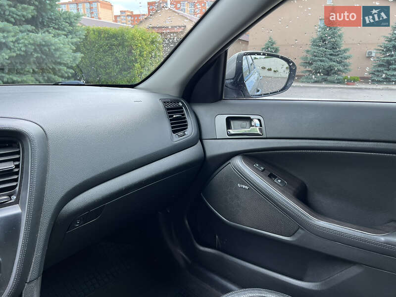 Седан Kia Optima 2012 в Дніпрі